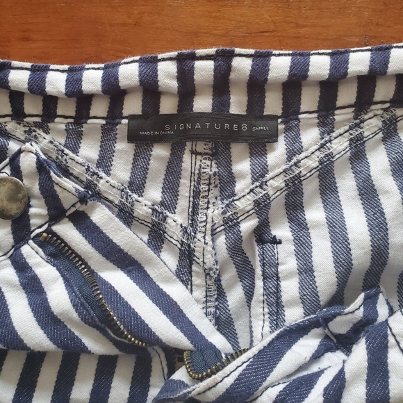 Striped shorts - Picture 3 of 3
